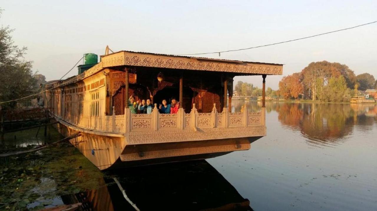 Wangnoo Heritage Houseboats Hotel Srinagar  Bagian luar foto