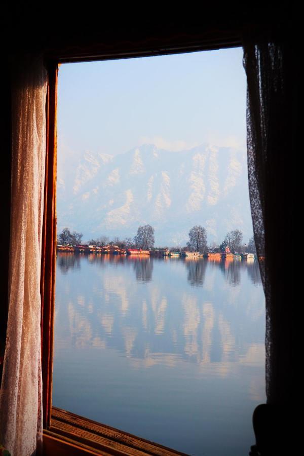 Wangnoo Heritage Houseboats Hotel Srinagar  Bagian luar foto