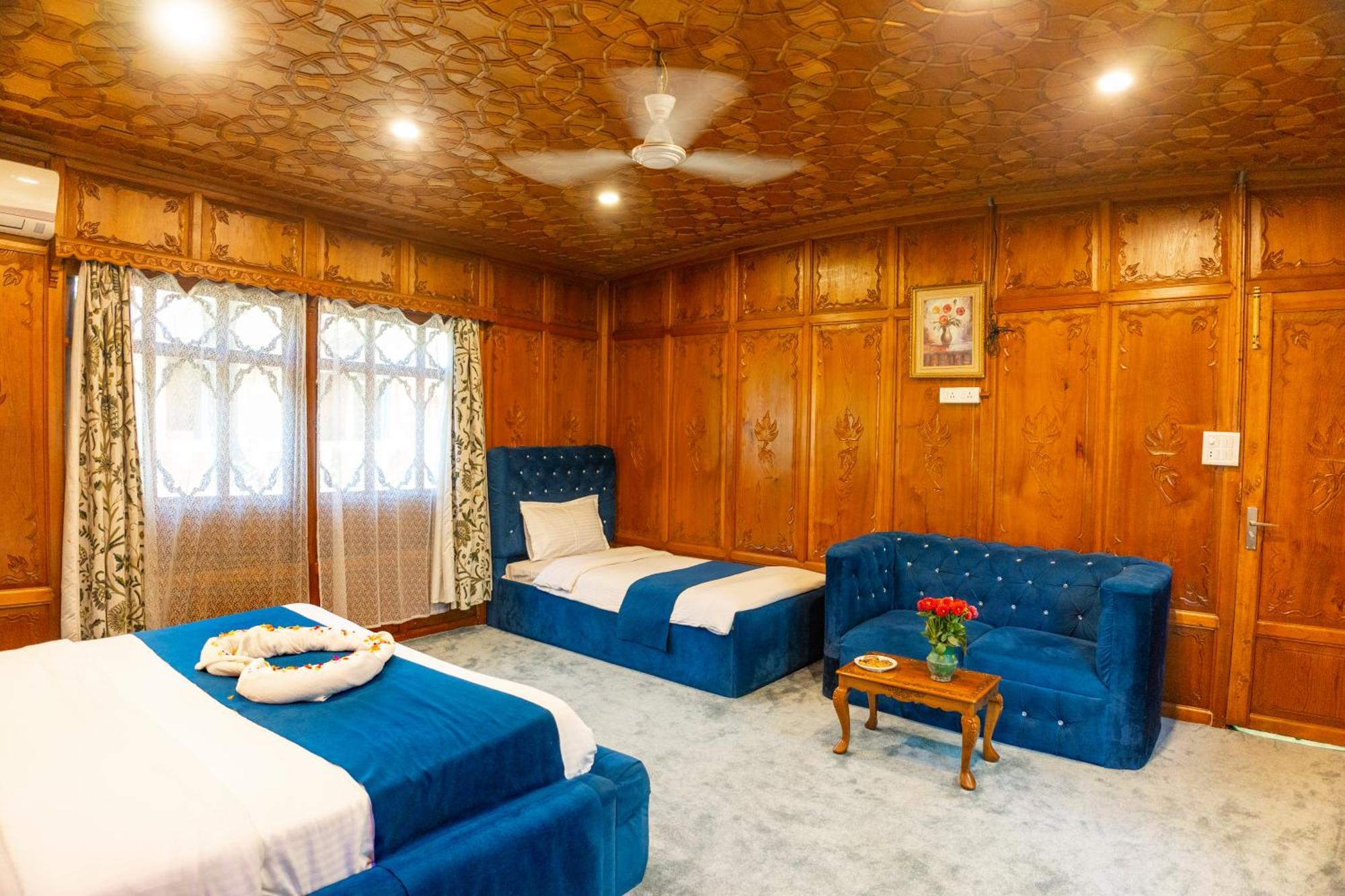 Wangnoo Heritage Houseboats Hotel Srinagar  Bagian luar foto