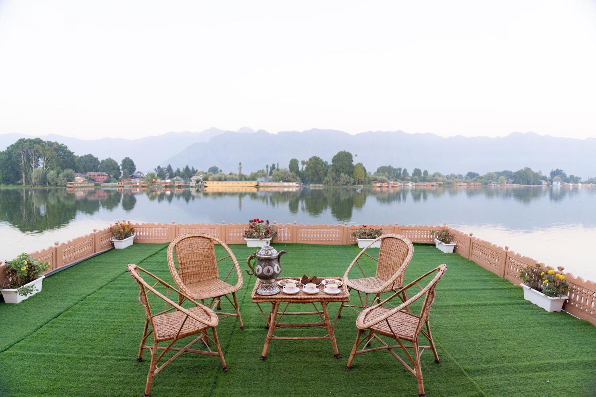 Wangnoo Heritage Houseboats Hotel Srinagar  Bagian luar foto